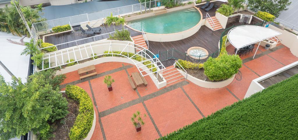 Sunshine Tower Hotel Cairns Exterior photo