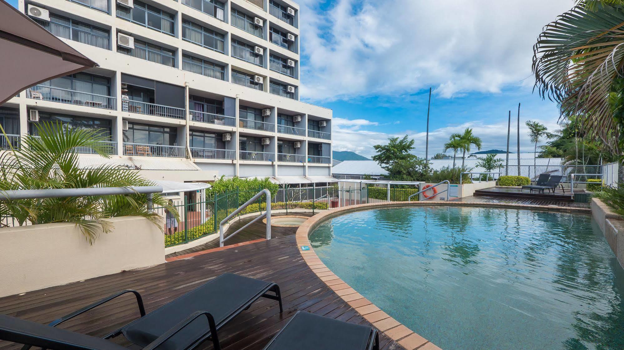 Sunshine Tower Hotel Cairns Exterior photo