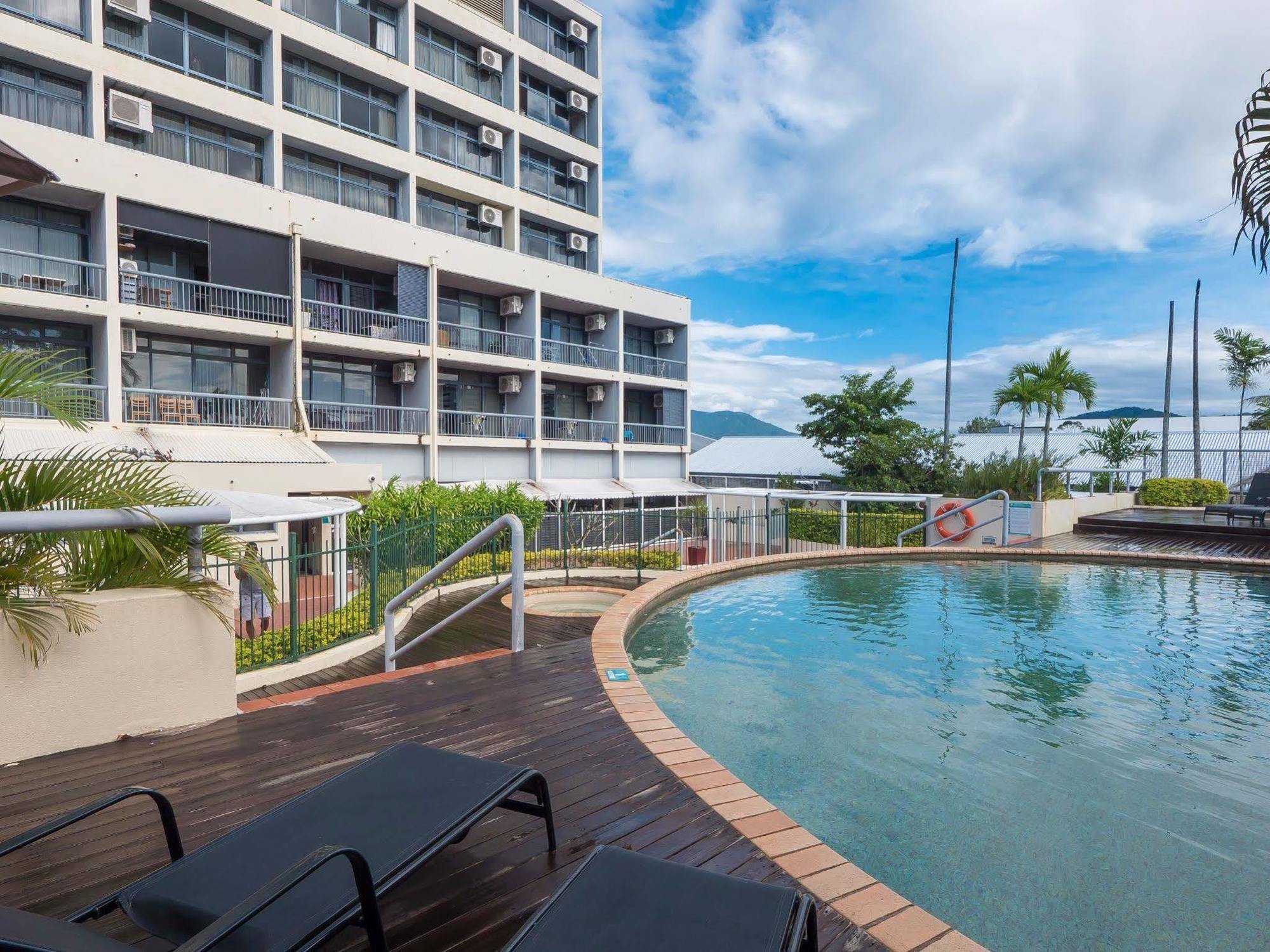 Sunshine Tower Hotel Cairns Exterior photo