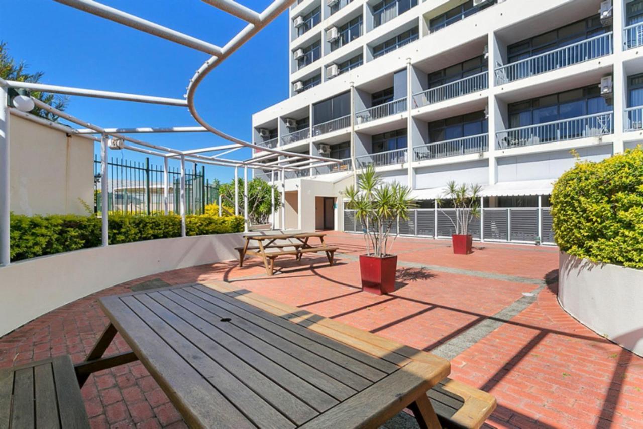 Sunshine Tower Hotel Cairns Exterior photo